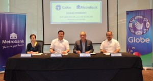 Globe Telecom signs P5-B and US$45-M term loan with Metrobank