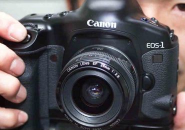 Canon ends sales of last film camera