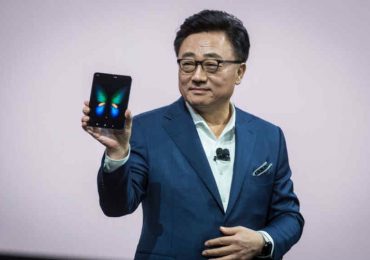 Samsung chief executive takes blame over Galaxy Fold’s failed launch