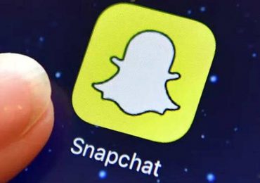 Snapchat now has a group video conference and friend tagging
